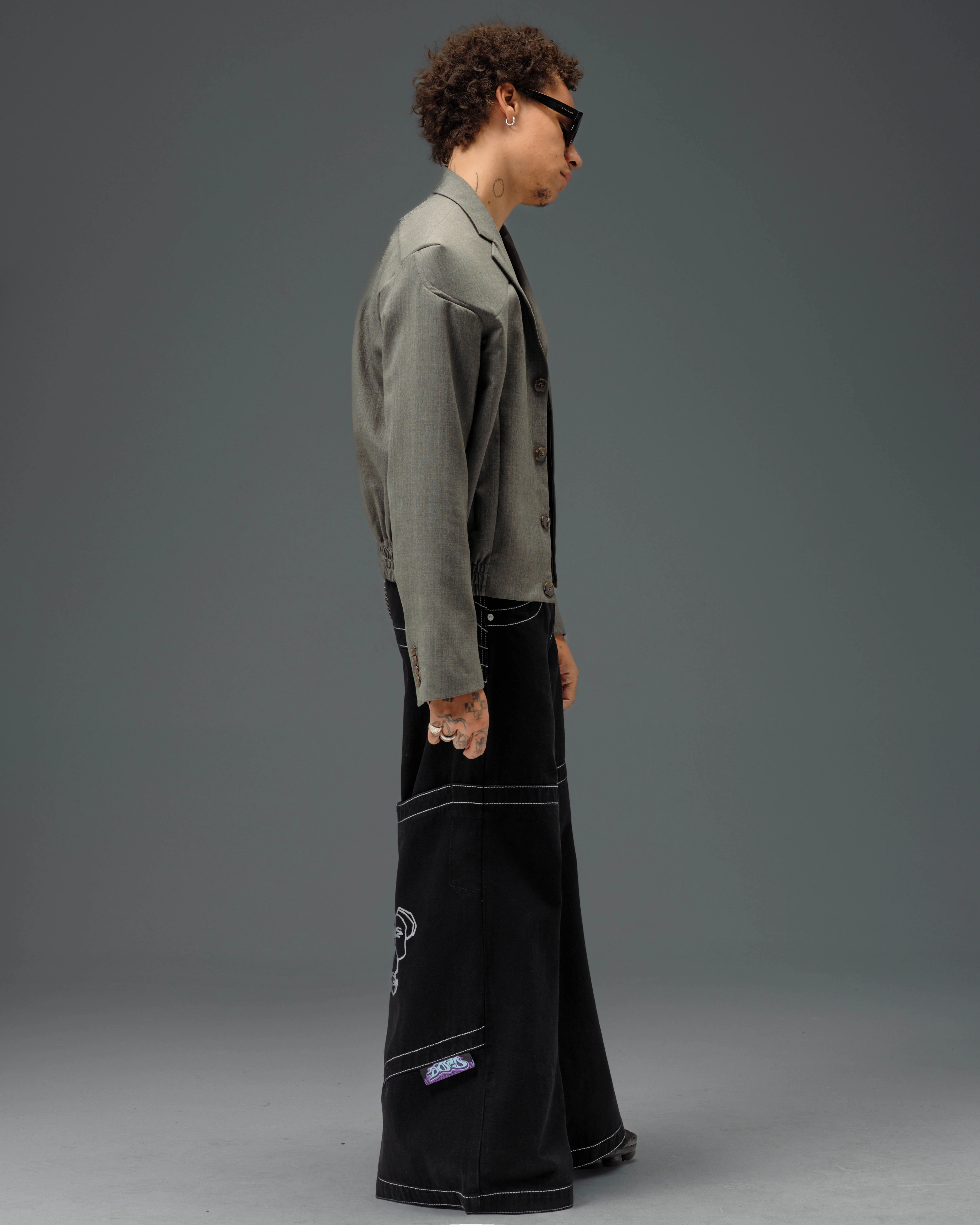 Hangin'. 34". Jet Black. - Image 7