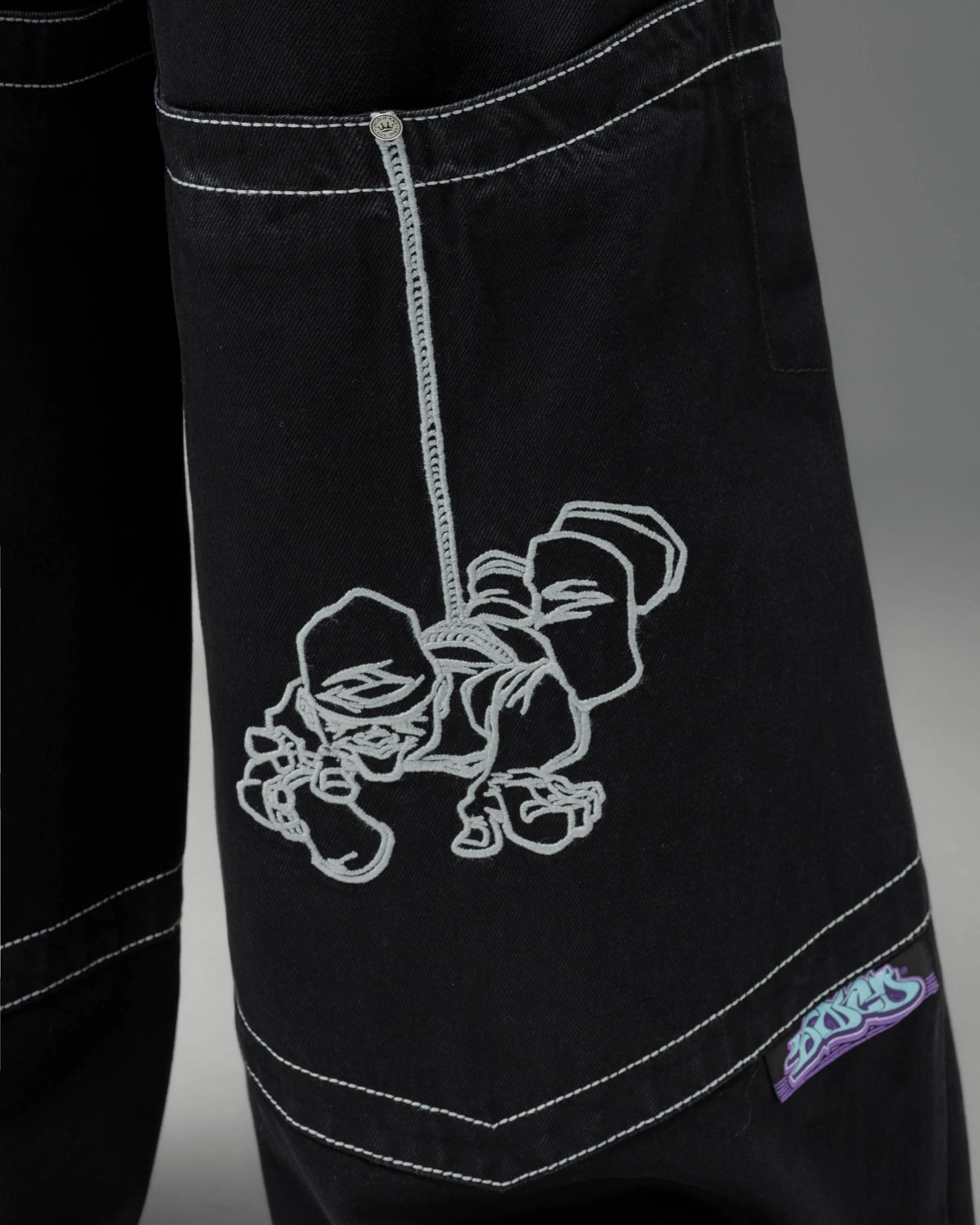 W Hangin'. 34". Jet Black. - Image 9